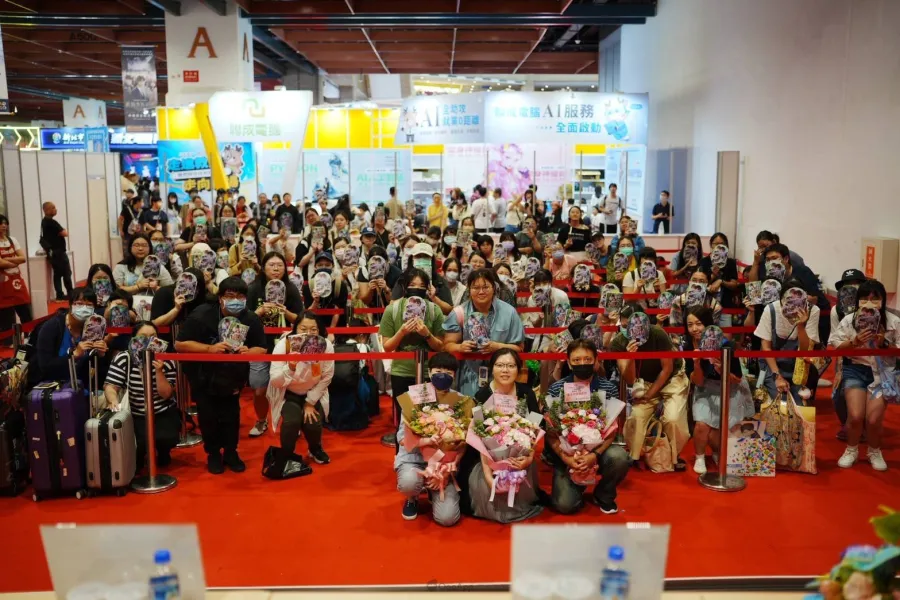 2025漫博：《在第∞次死亡擁抱你》小說暨漫畫聯合簽名會作者草子信、插畫阿蟬、漫畫蔡鴻忠共同登場！