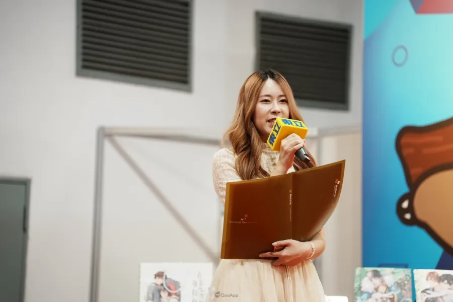 2025漫博：《在第∞次死亡擁抱你》小說暨漫畫聯合簽名會作者草子信、插畫阿蟬、漫畫蔡鴻忠共同登場！