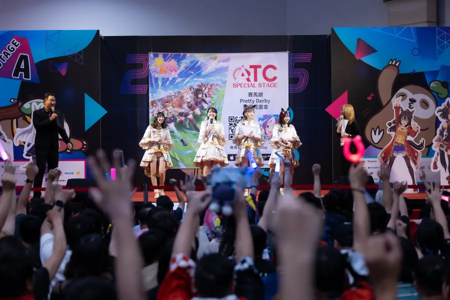 2025漫博:《賽馬娘 Pretty Derby》首次海外「出閘」!高柳知葉、髙橋ミナミ、矢野妃菜喜與福嶋晴菜共同登台和訓練員一起展現熱情! 3 COJK0679