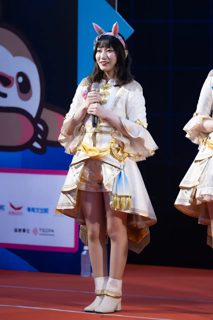 2025漫博:《賽馬娘 Pretty Derby》首次海外「出閘」!高柳知葉、髙橋ミナミ、矢野妃菜喜與福嶋晴菜共同登台和訓練員一起展現熱情! 7 福嶋晴菜(飾 緞通烈焰)