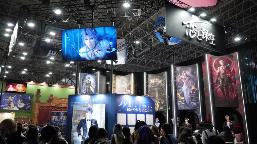 TGS2025：《戀與深空》攤位現場分享！在東京電玩展與喜愛的他甜蜜互動合影❣
