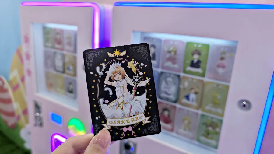 《庫洛魔法使 透明牌篇》春日粉櫻快閃店華山亮麗登場!全新春季風格粉嫩抽卡機、下午茶外帶點心迎接春天氣息🌸 14 PXL 20260225 081456943