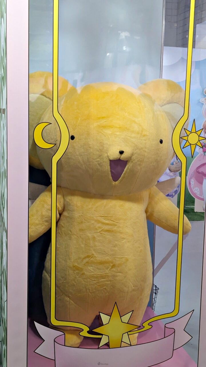 《庫洛魔法使 透明牌篇》春日粉櫻快閃店華山亮麗登場!全新春季風格粉嫩抽卡機、下午茶外帶點心迎接春天氣息🌸 7 PXL 20260225 084045508